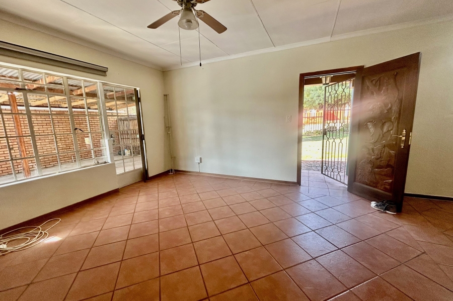 5 Bedroom Property for Sale in Ifafi North West